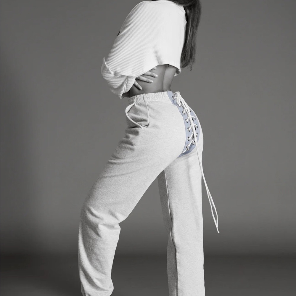 NICKI SWEATS | HEATHER GREY